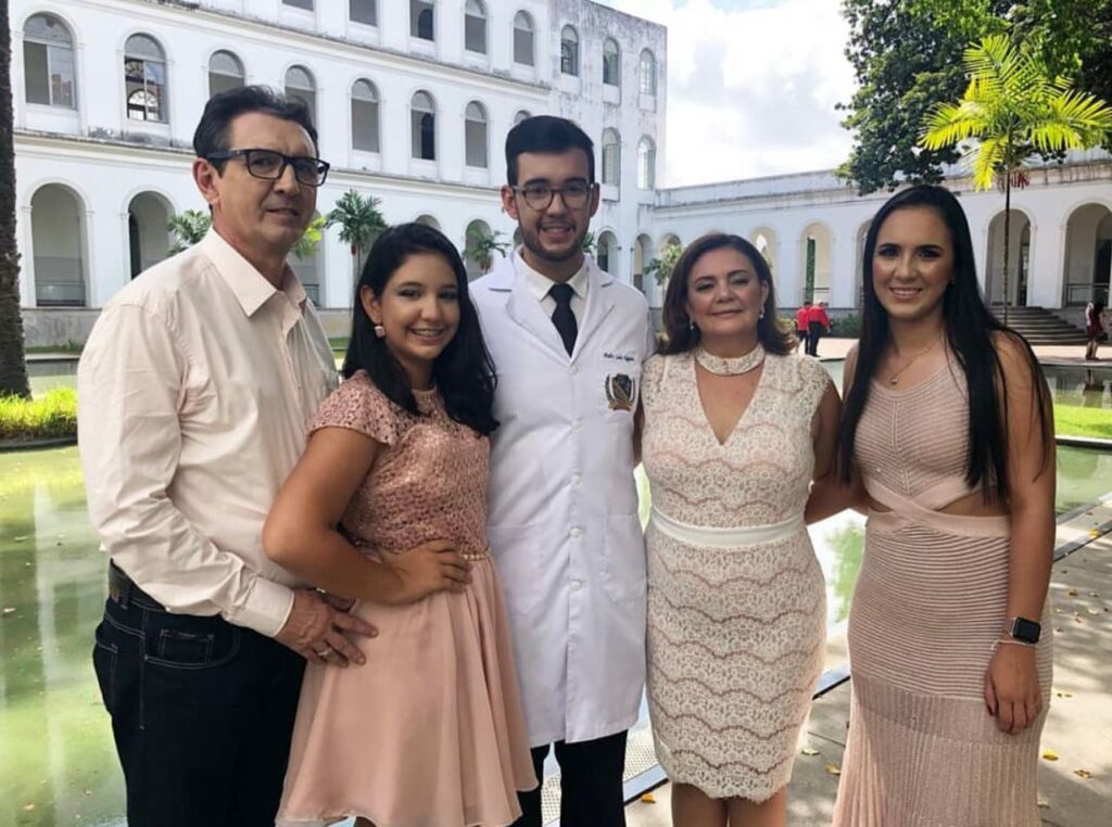 WhatsApp-Image-2025-09-08-at-17.54.39-1-1024x762 Médico Pedro Nogueira se destaca pela magnífica formação e atendimento humanizado no interior de Pernambuco