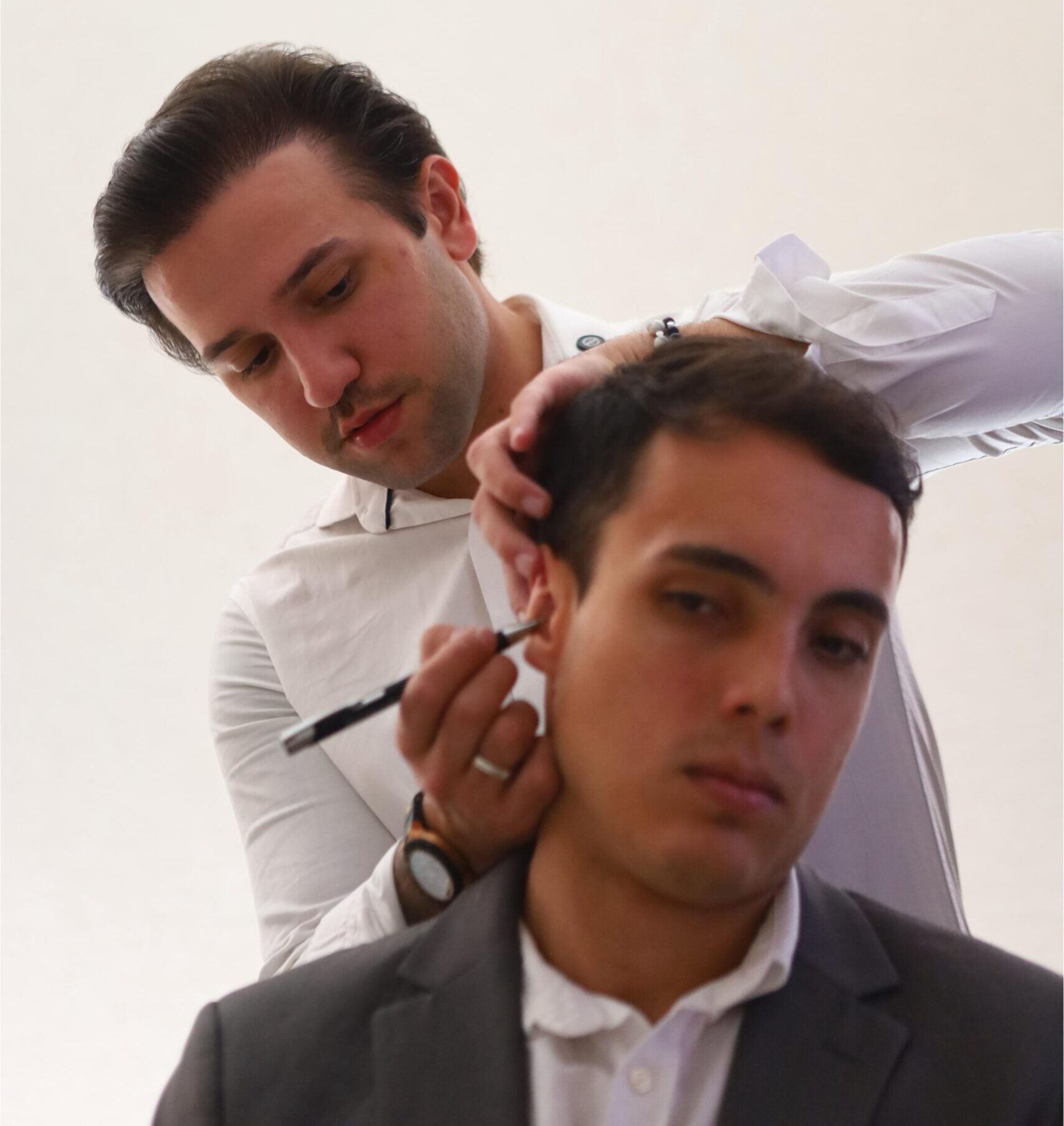 b2ab8453-89a1-4f82-aff7-b238c9c6cb5a-scaled-e1756745655491 Imersão Otoline: Dr. Thiago Silva ensina técnica exclusiva de correção de orelhas de abano a profissionais da saúde