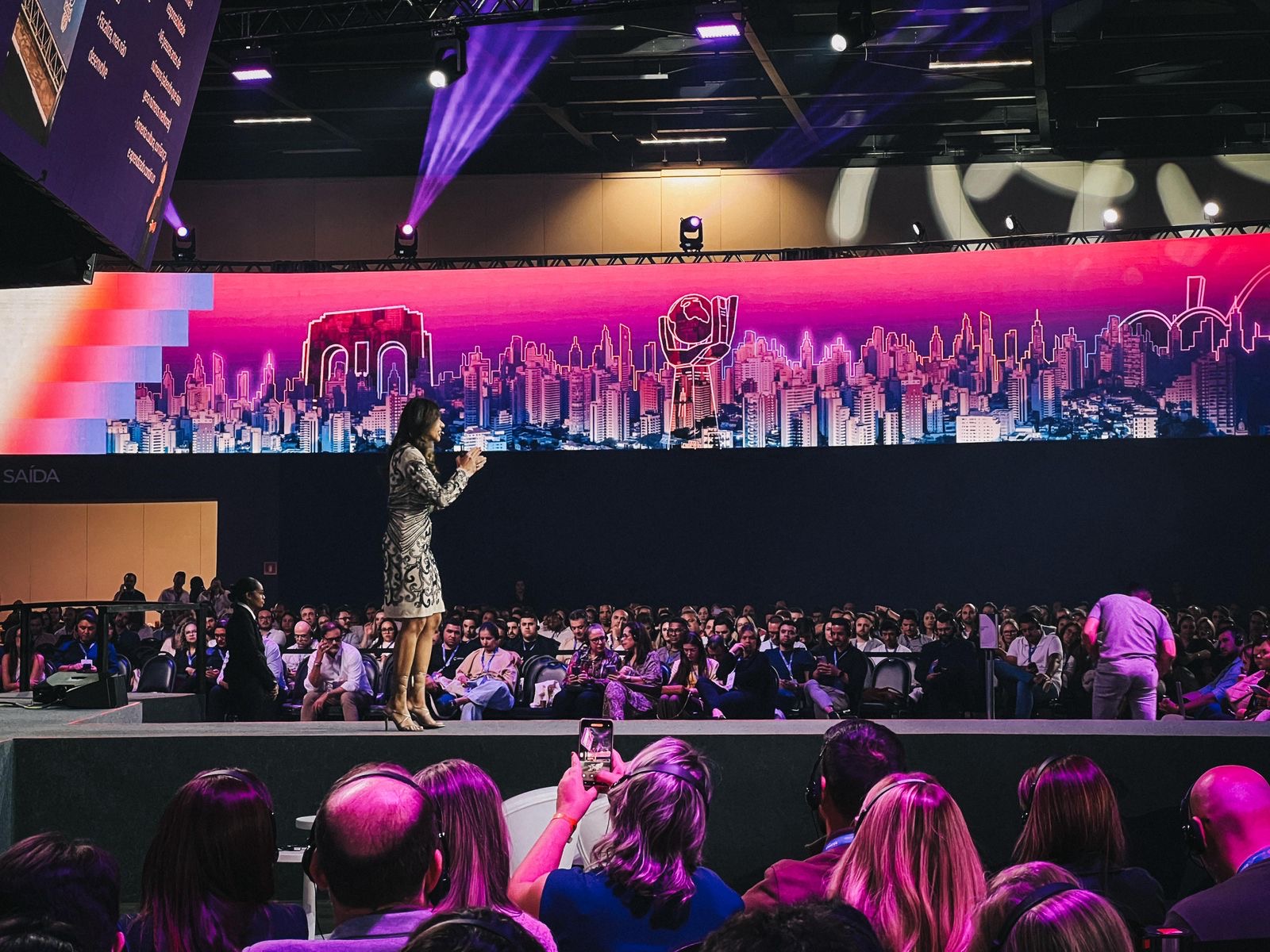 e1fe6146-0f0e-4ff0-a0ca-76edfb776601 Conecta Imobi 2025: Sophia Martins celebra 8 anos palestrando no maior evento do mercado imobiliário