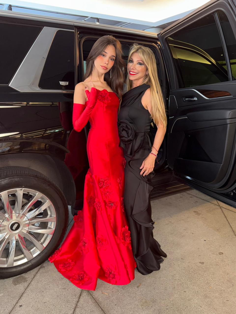 861b6b04-c4b1-4031-b58b-bd575e13800d Atriz Cat Dantas participa do LABRFF e entrega prêmio em Los Angeles