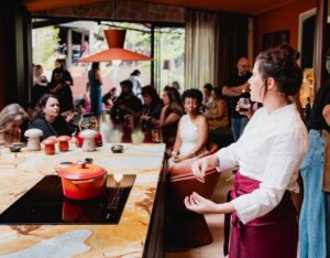 960x750-69-300x234 Arquitetura e gastronomia se encontram: Lívea Esteves recebe Bruna Martins na Casa Brastemp, na Casacor Minas