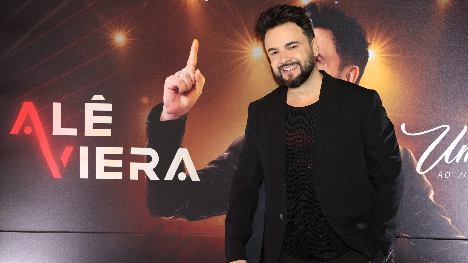 CAPA-MATERIAS-THE-DATE-NEWS-1920-x-1080-px-2025-10-01T222340.821 Em evento exclusivo, Ale Viera anuncia lançamento do DVD “Um Sonho”!