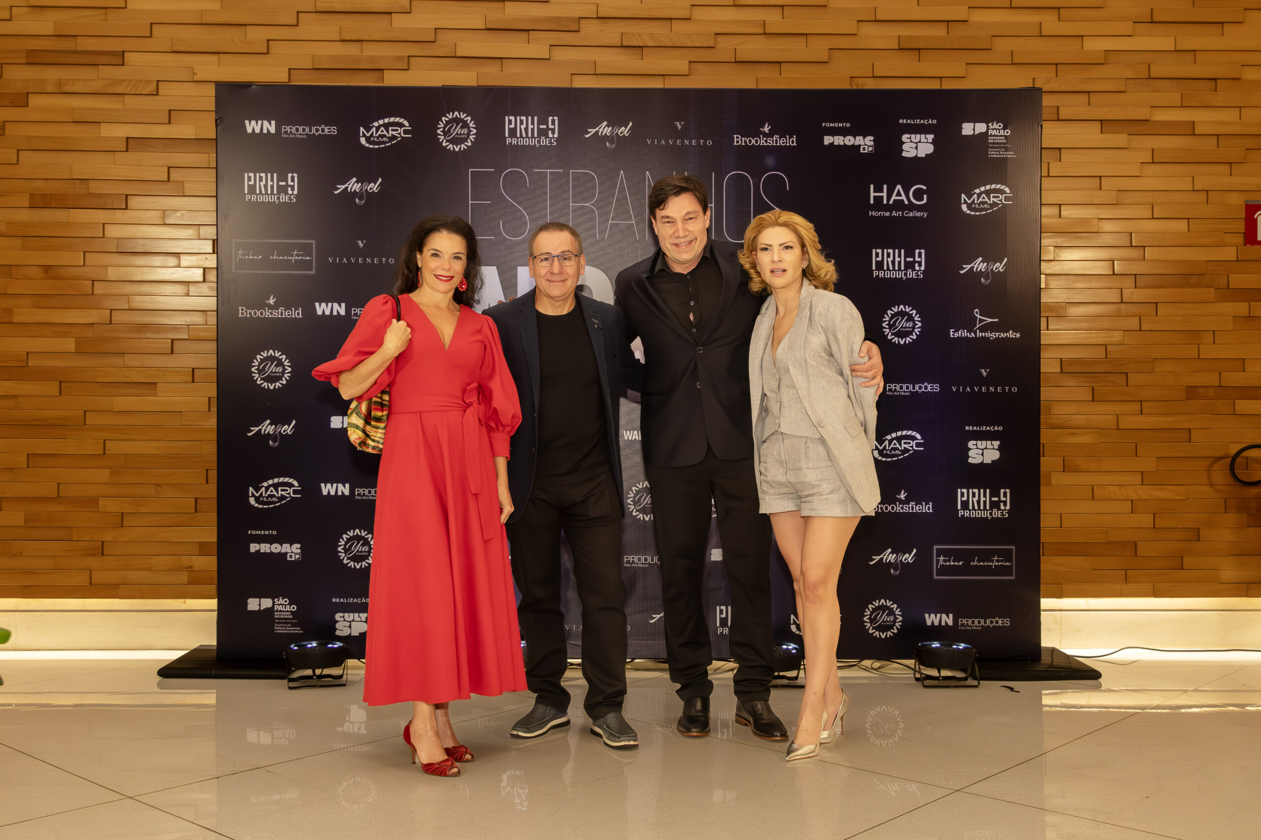 DSC6039-copiar-scaled “A vida pode nos surpreender quando nos permitimos recomeçar”, diz Mônica Carvalho em pré-estreia de “Estranhos na Noite”