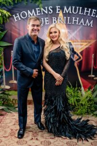 Dra-Simone-Bardini-Premio-Orgulho-Brasileiro-2025-08-200x300 Dra. Simone Bardini brilha como Madrinha de Honra no Prêmio Orgulho Brasileiro 2025