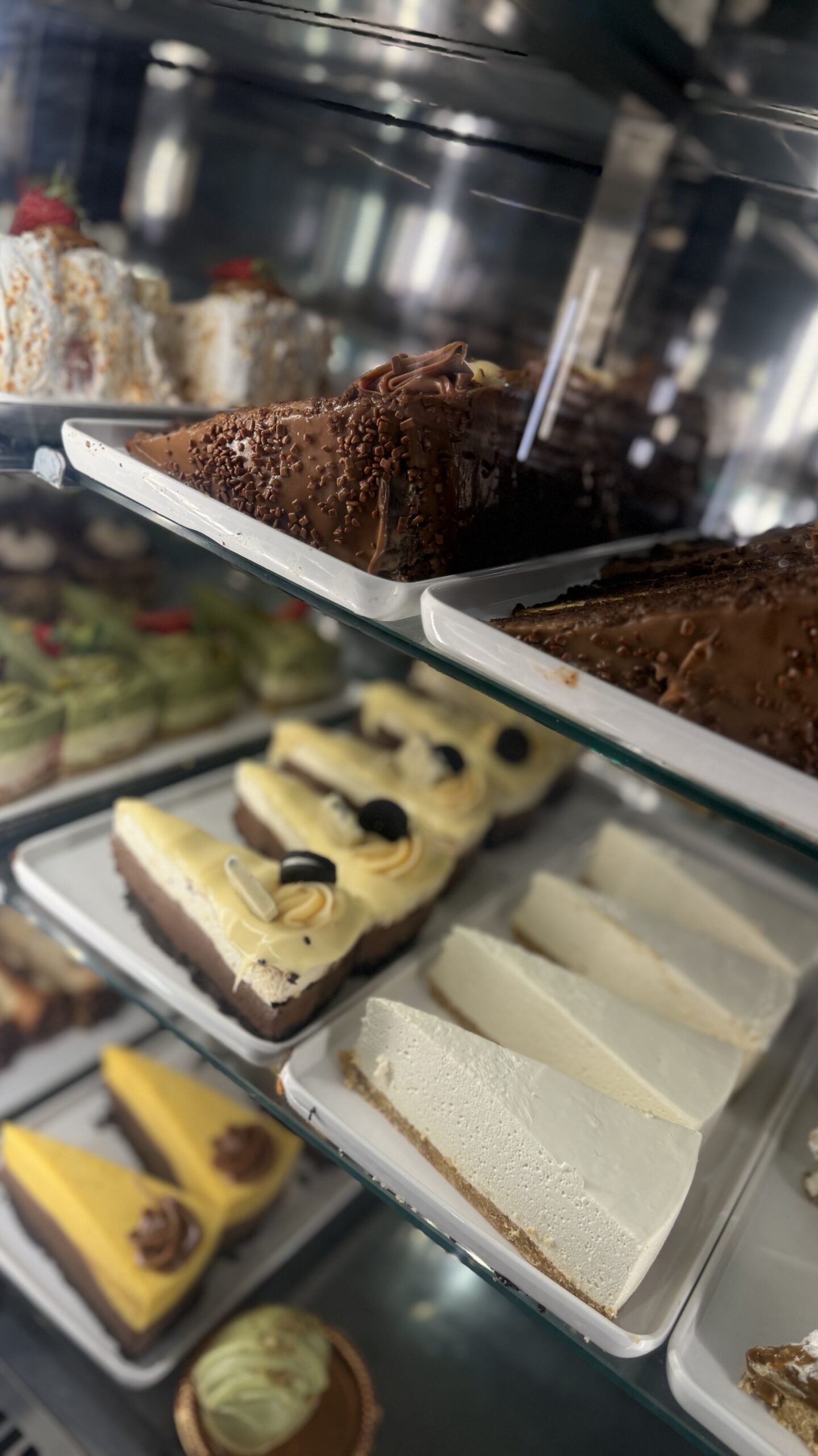 IMG_0730-scaled “Sem saúde a gente não é nada”, diz Val Marchiori em visita à 'Confeitaria Doces de Ouro Brasil' durante o Outubro Rosa