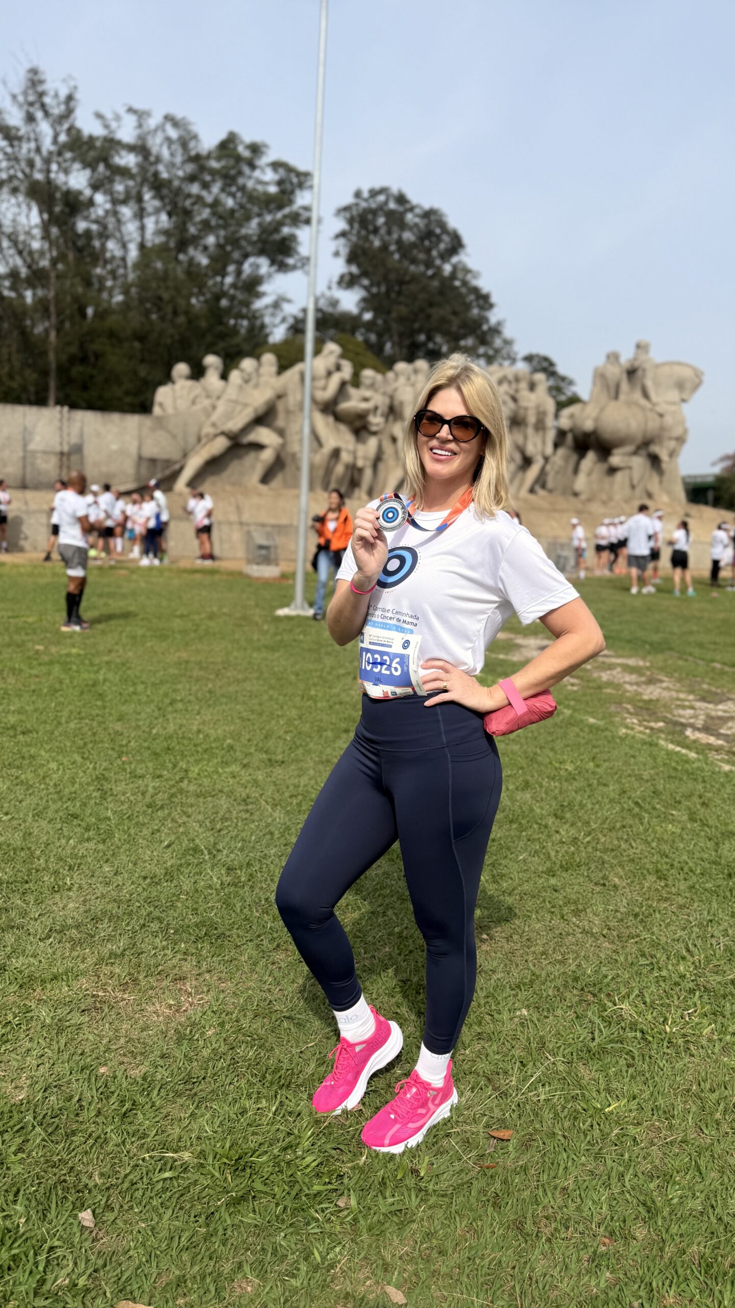 IMG_0949-scaled “Cortei o cabelo para recomeçar”, revela Val Marchiori ao participar da ‘62ª Corrida Contra o Câncer de Mama’