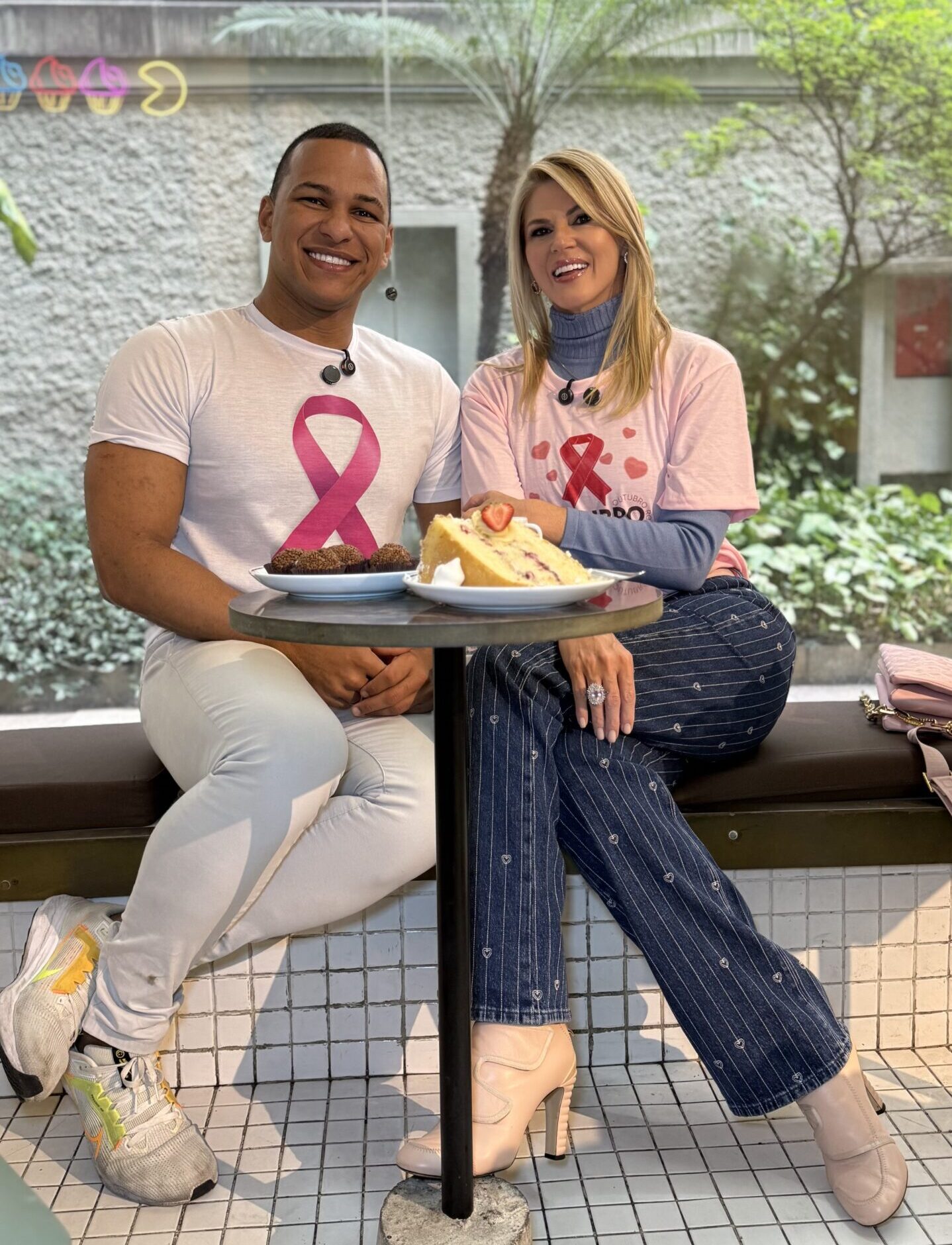 IMG_7104-scaled-e1760049769403 “Sem saúde a gente não é nada”, diz Val Marchiori em visita à 'Confeitaria Doces de Ouro Brasil' durante o Outubro Rosa