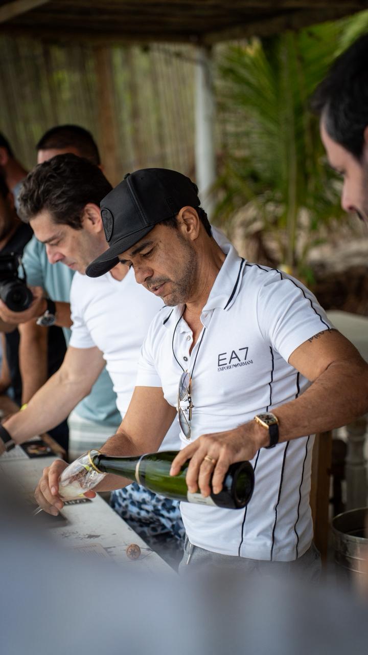 WhatsApp-Image-2025-10-21-at-20.20.09 Zezé Di Camargo e Gran Vellas apresentam jantar exclusivo em São Paulo 