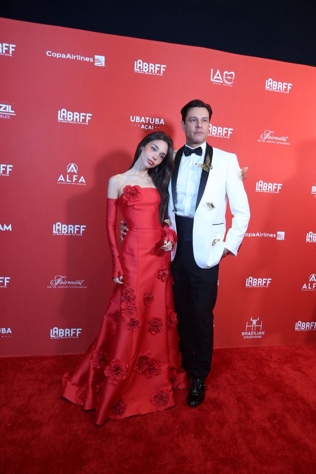a8570471-e0a7-4532-8db6-f72b621854f7 Atriz Cat Dantas participa do LABRFF e entrega prêmio em Los Angeles