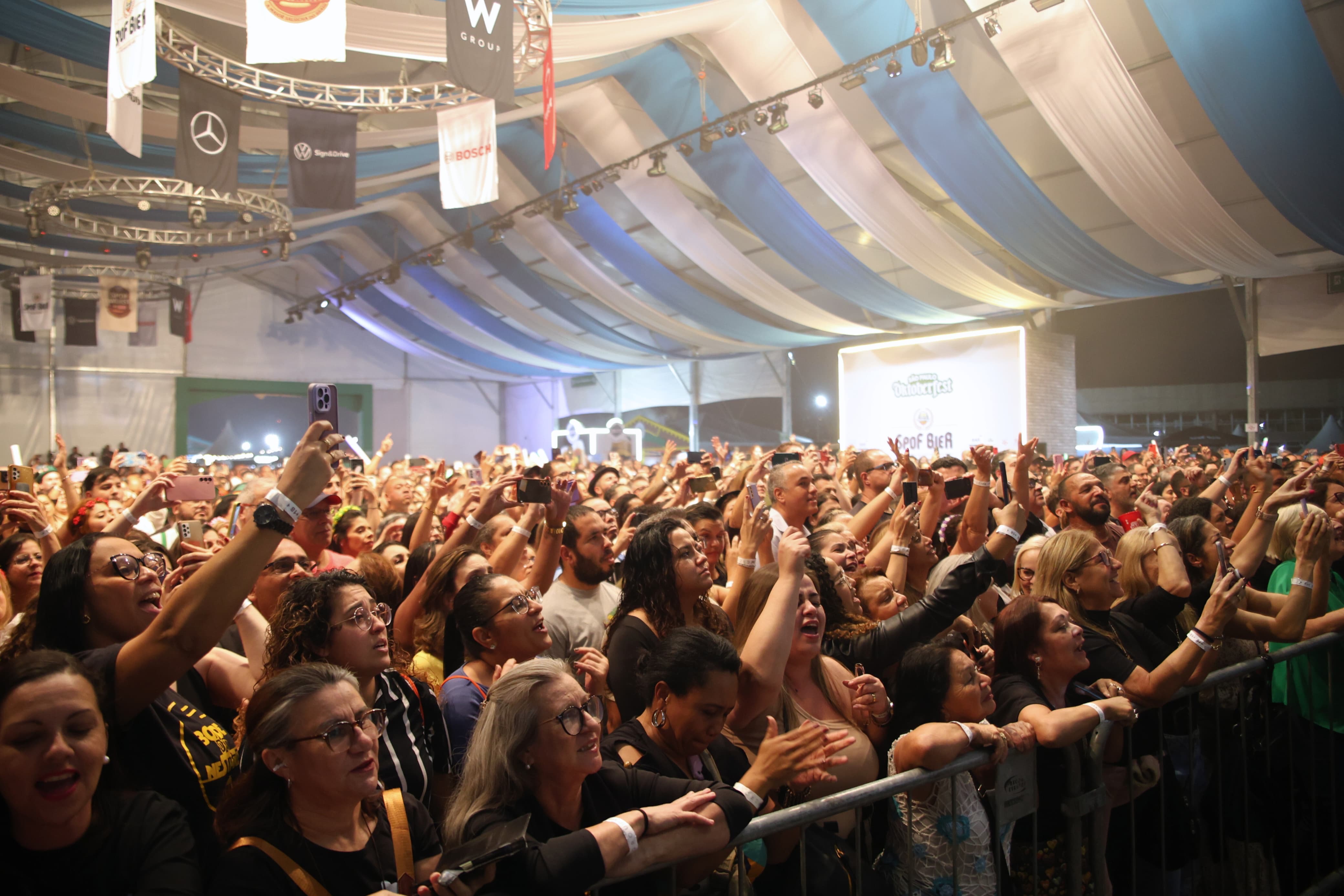 b2b39c97-6d42-4b77-9f68-bf26bbad72d1 São Paulo Oktoberfest entra na reta final com grandes shows, SPOF Bier e a maior salsicha do Brasil