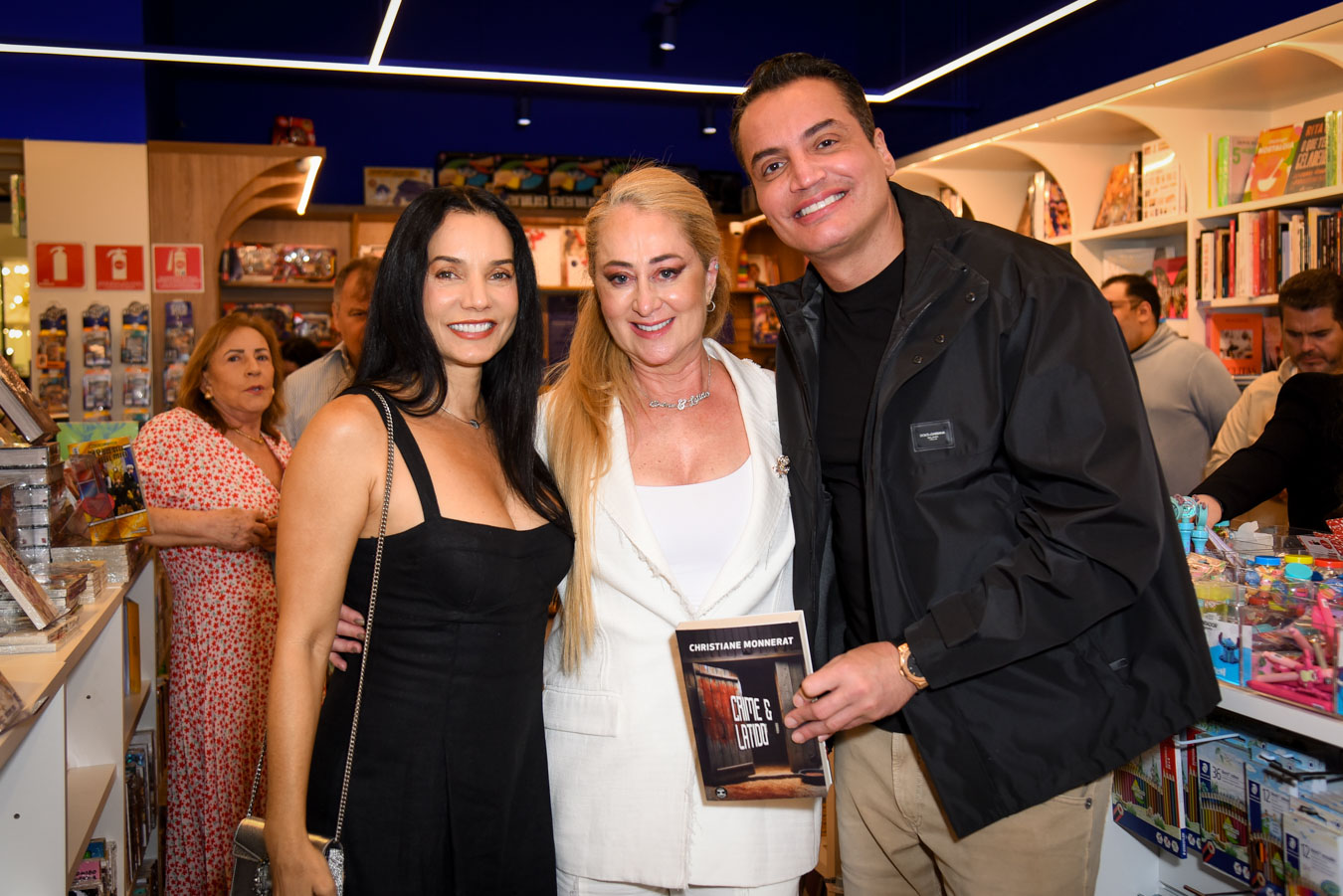 Christiane-Monnerat-Monica-Carvalho-e-Leo-Dias-865 Crime e Latido” estreia em São Paulo com grande sucesso e presença de nomes marcantes