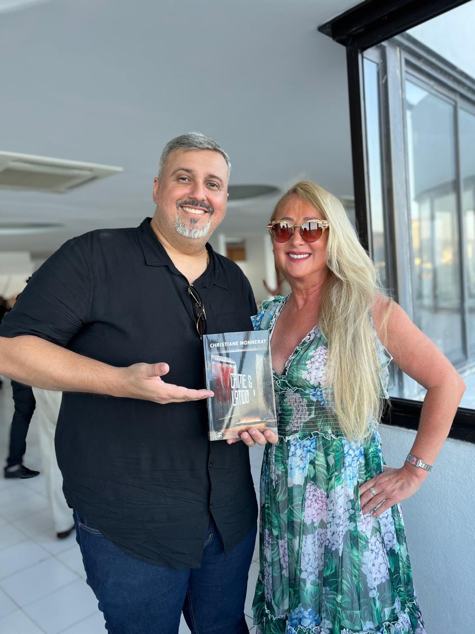 O-ator-Ary-Aguiar-e-Christiane-Monnerat Encontro pré-réveillon celebra arte e literatura no antigo escritório de Oscar Niemeyer