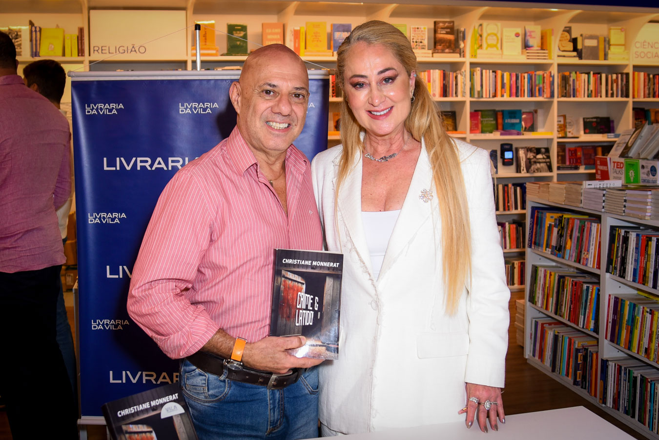 Roberto-Tchirichian-e-Christiane-Monnerat-920 Crime e Latido” estreia em São Paulo com grande sucesso e presença de nomes marcantes