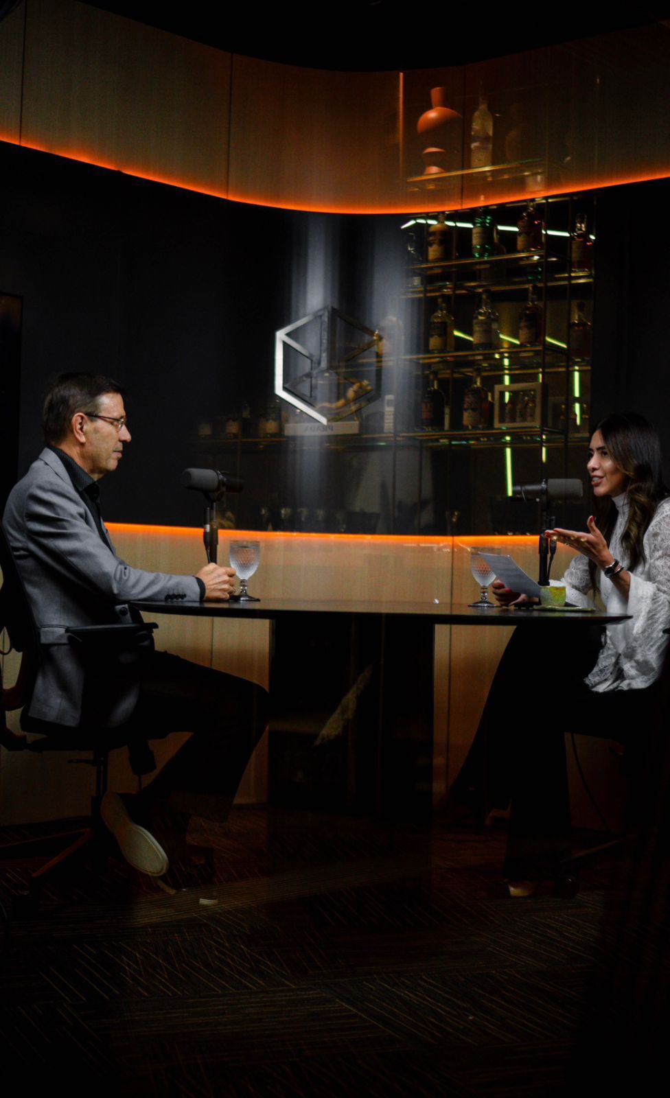 WhatsApp-Image-2025-12-09-at-22.45.44 Sophia Martins e Carlos Wizard discutem visão estratégica no podcast "Luxo Concreto"