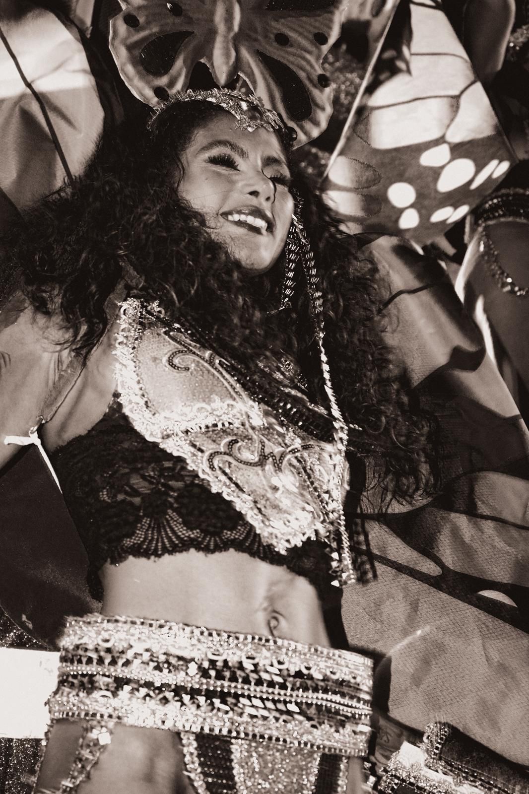 3bb145ae-ed2b-4e79-b21a-61f9b6969a81 Cristtina Mendonça brilha pelo segundo ano no abre alas do Botafogo Samba Clube