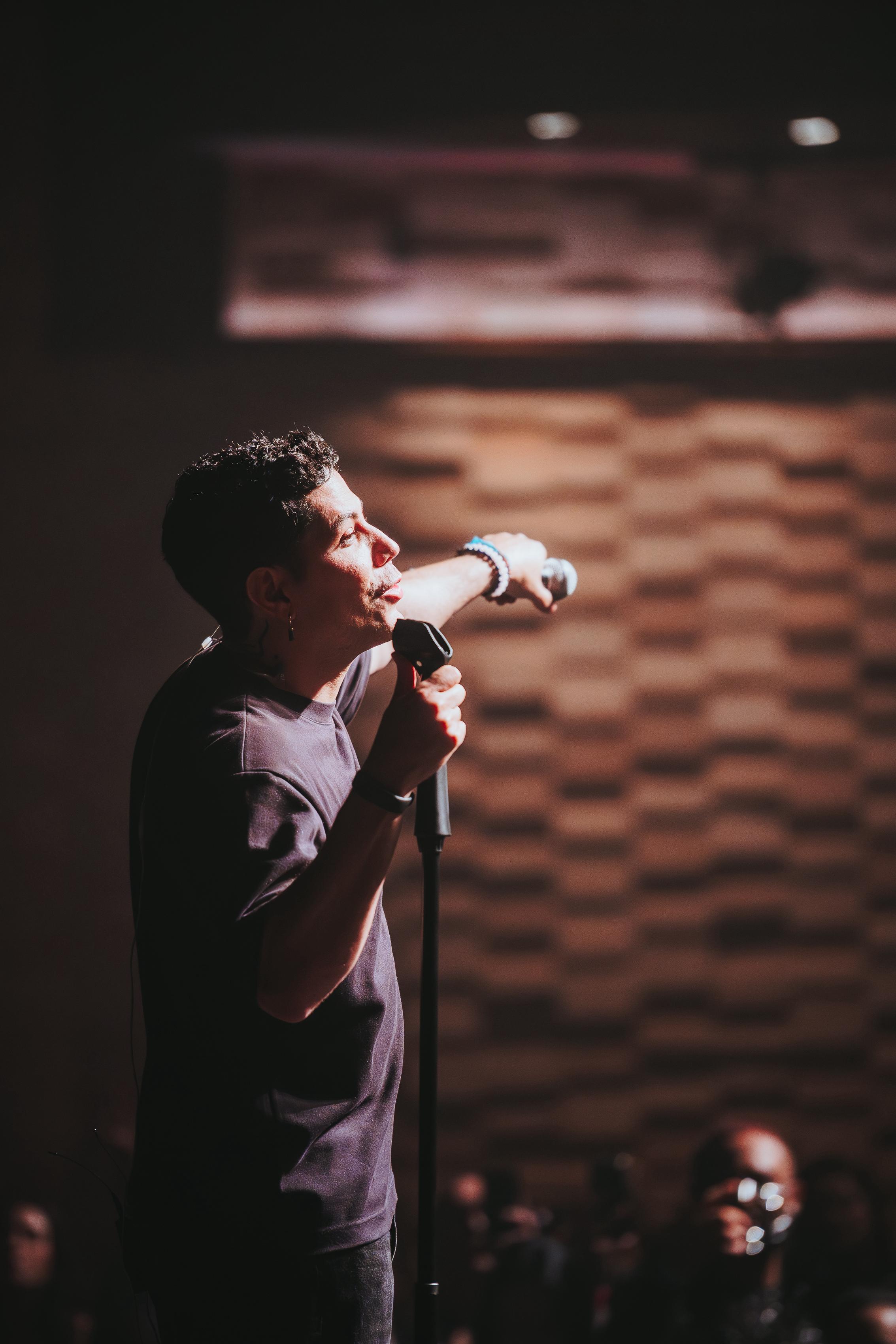 4cc77ae9-6a99-4c5b-b02b-db3158257472 Christian Chávez lota Teatro Bradesco e vive fase mais autoral da carreira solo