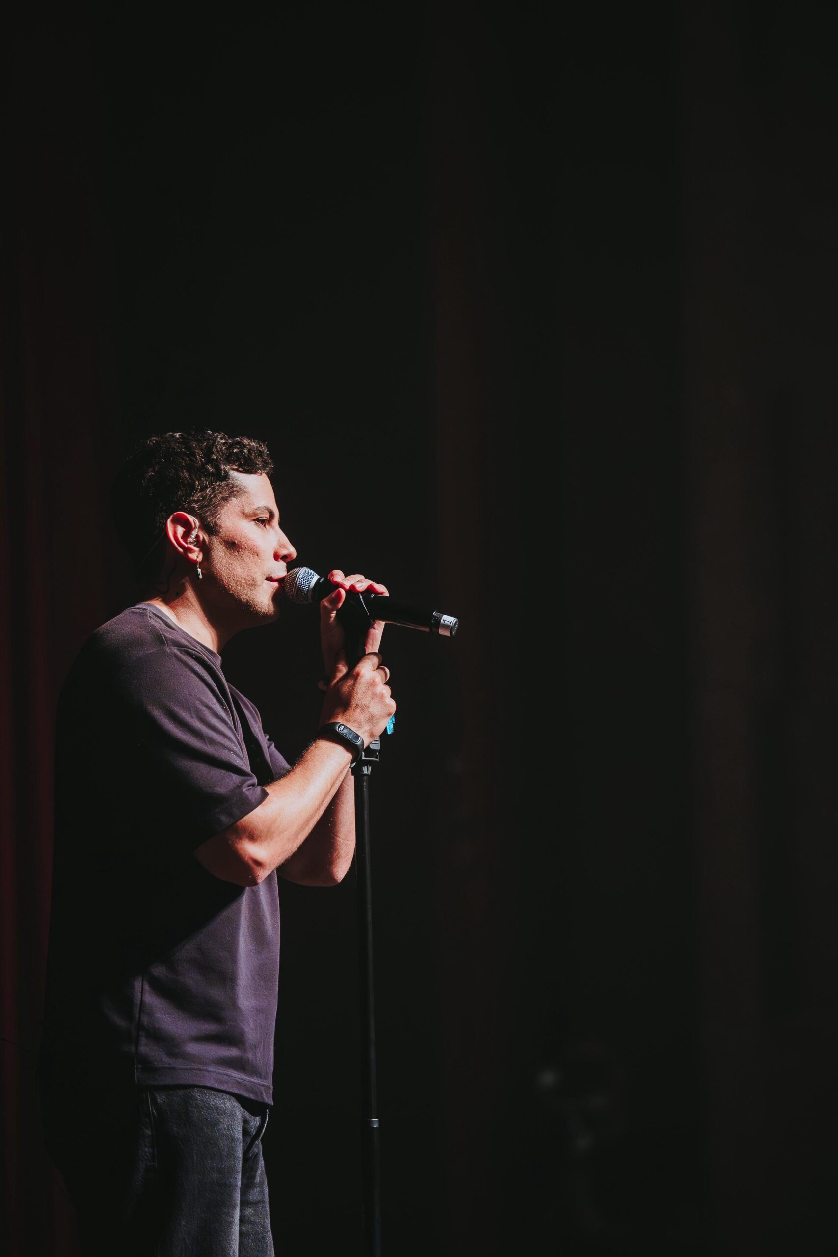 4e2bbe96-75e7-4fa9-a3ac-cf6876d18c96-scaled Christian Chávez lota Teatro Bradesco e vive fase mais autoral da carreira solo