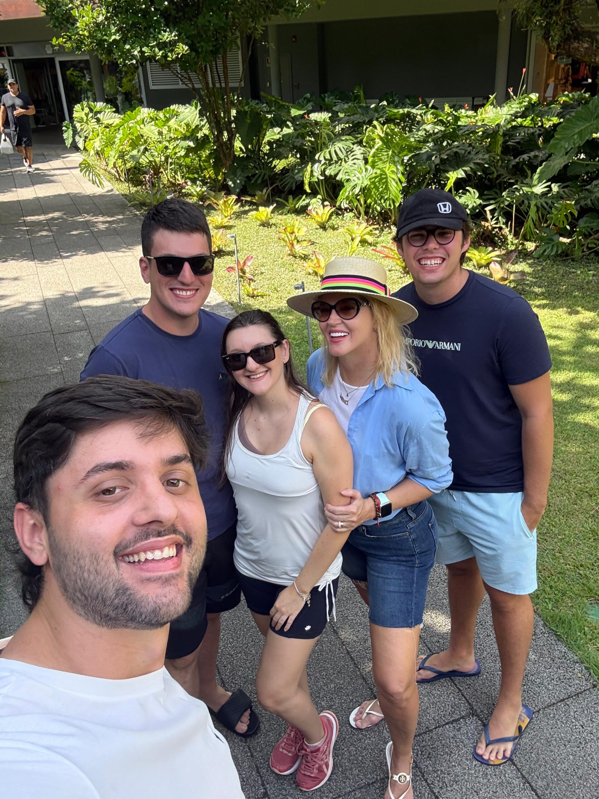 68706541-b37a-41db-a205-7b5d4730046d-scaled “Carnaval em família é o verdadeiro luxo”, diz Val Marchiori em Angra dos Reis