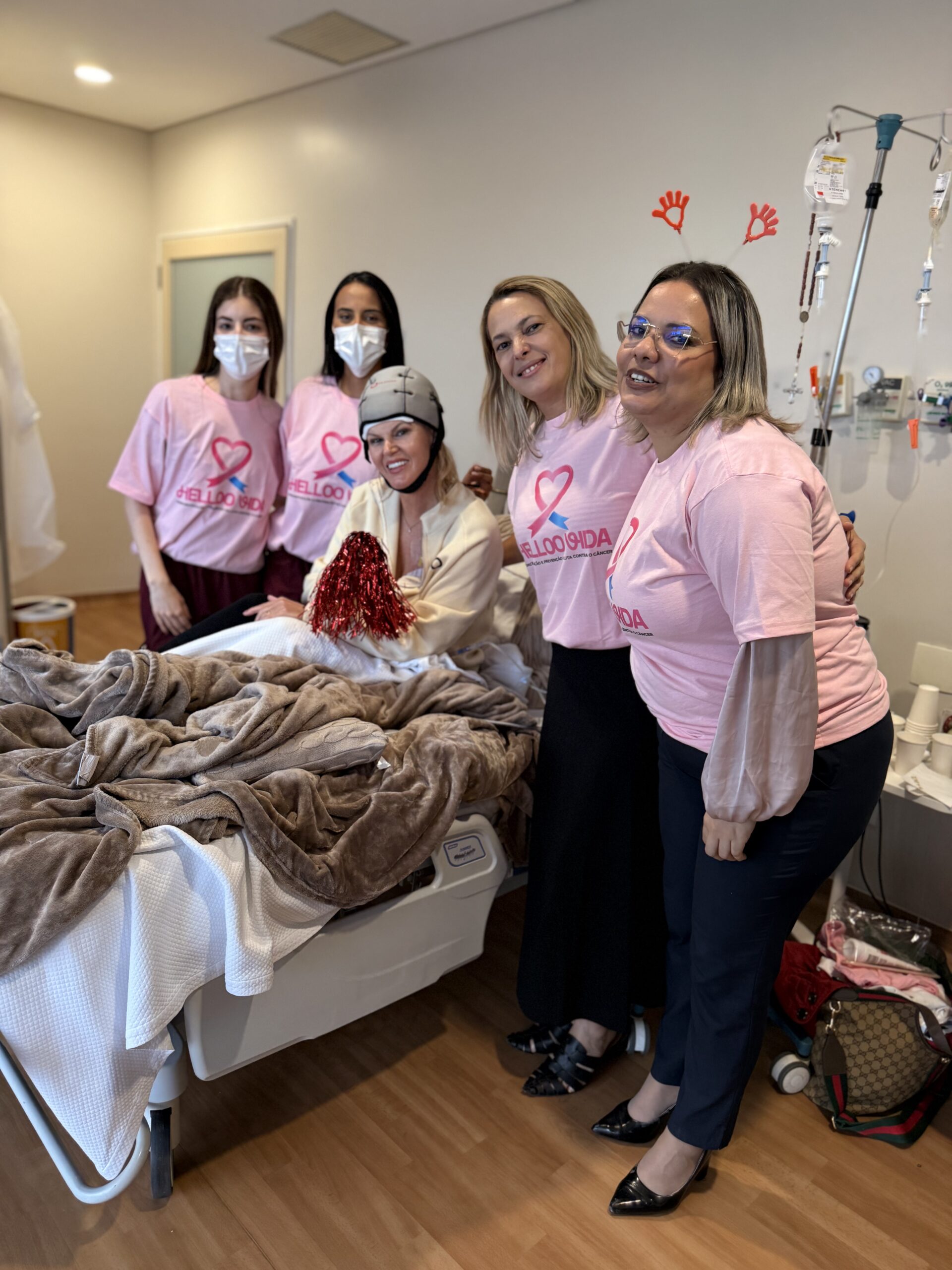 IMG_5363-scaled “A vida merece ser brindada”, diz Val Marchiori ao encerrar a última sessão de quimioterapia