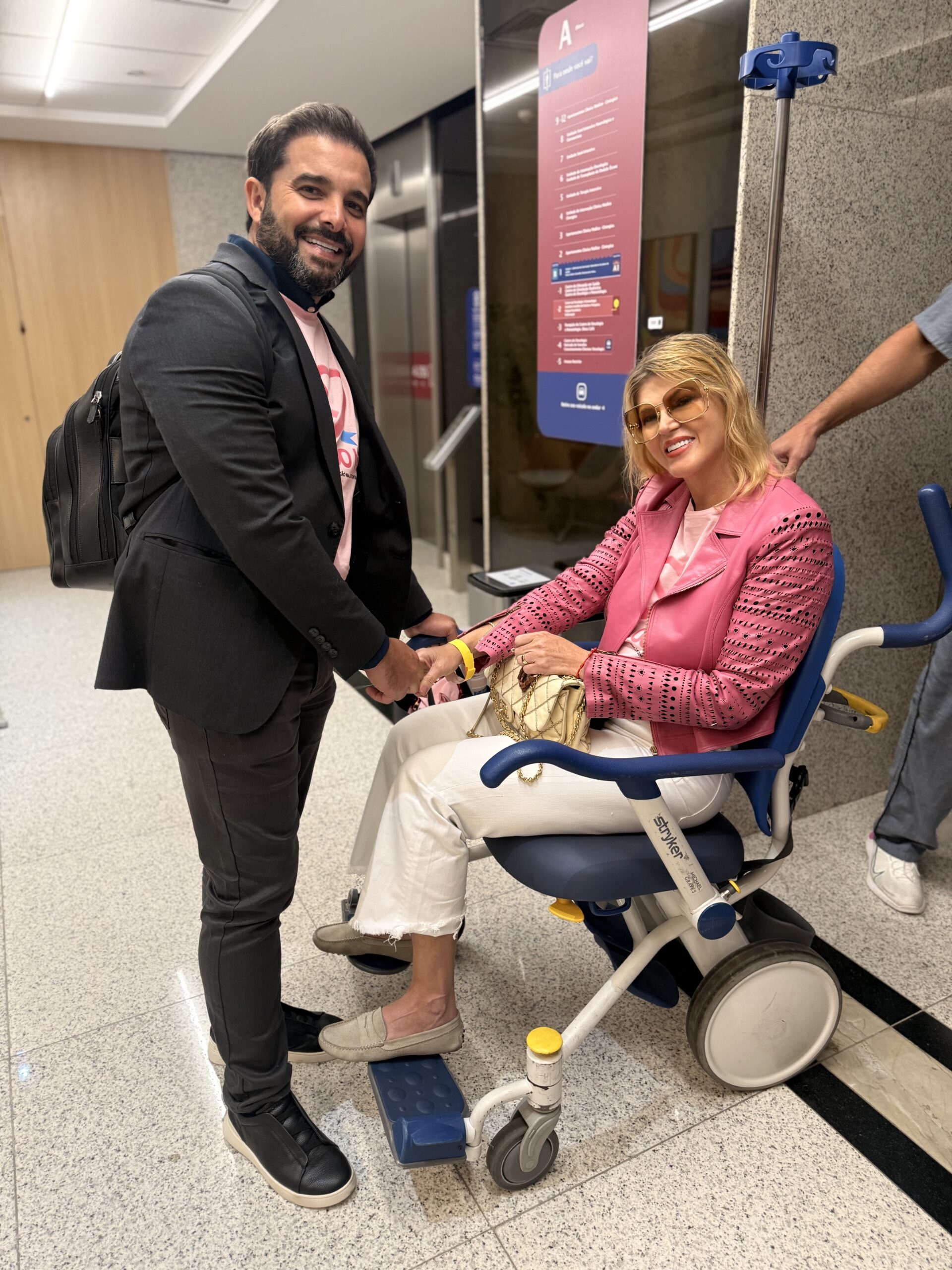 IMG_5375-scaled “A vida merece ser brindada”, diz Val Marchiori ao encerrar a última sessão de quimioterapia