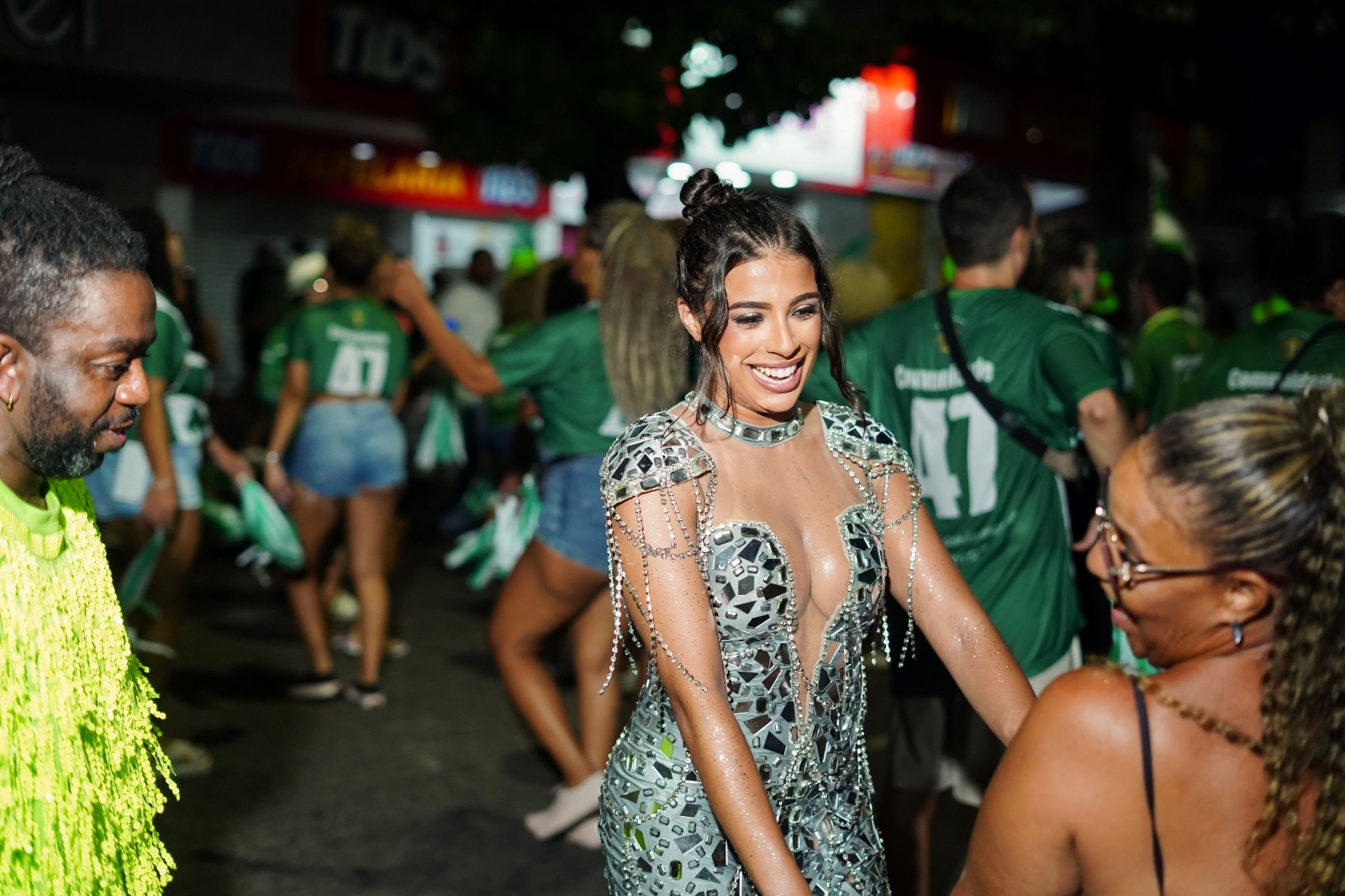 WhatsApp-Image-2026-02-05-at-14.54.08 Musa da escola vai encerrar o desfile da verde e branca representando a Flor de Mulungu