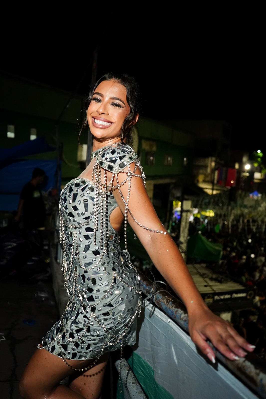 WhatsApp-Image-2026-02-05-at-14.54.09-1 Musa da escola vai encerrar o desfile da verde e branca representando a Flor de Mulungu