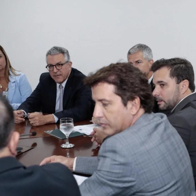 WhatsApp-Image-2026-02-24-at-17.00.18-1 Dr. Amilton Augusto, o estrategista silencioso que influencia os bastidores do poder