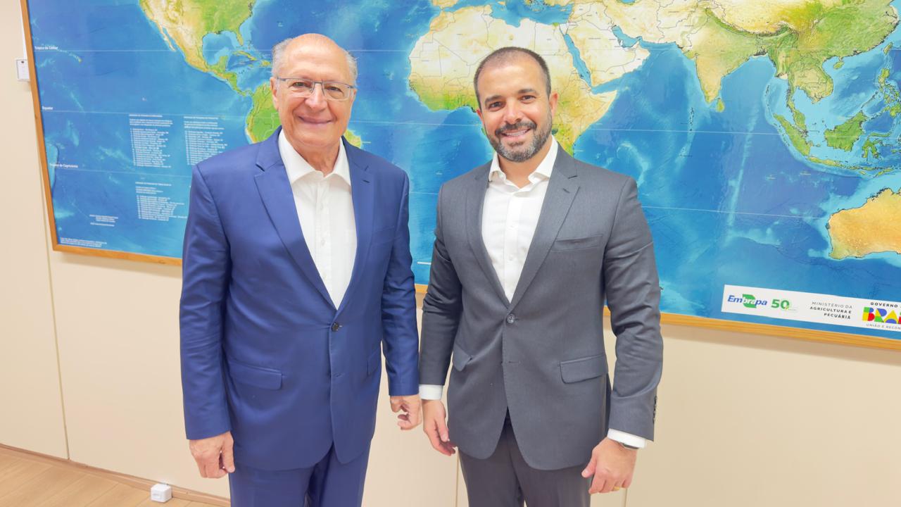 WhatsApp-Image-2026-02-24-at-17.00.25-1 Dr. Amilton Augusto, o estrategista silencioso que influencia os bastidores do poder