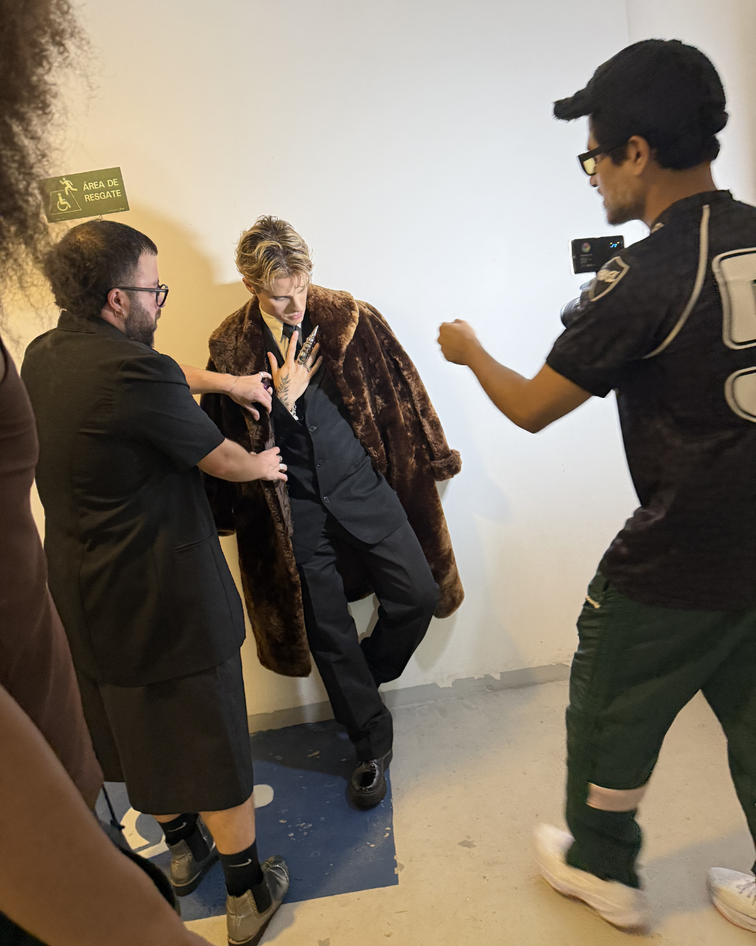 Design-sem-nome-5 Bastidores: “Com chuva ou calor eu faria isso todos os dias”, diz Pablo Furlan em editorial