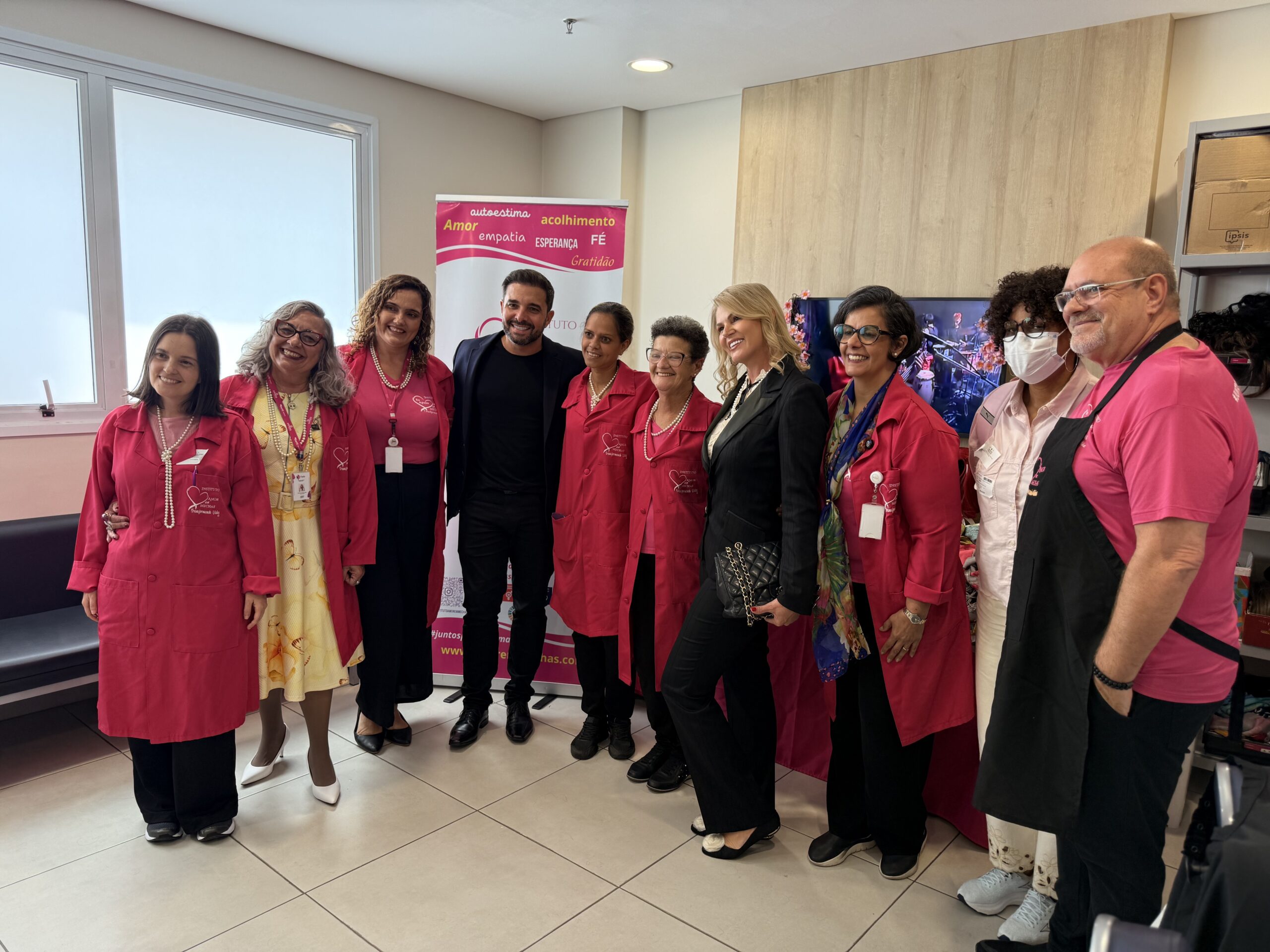 IMG_6334-scaled “A cura começa com o que ela faz, devolvendo a autoestima da mulher”, diz Val Marchiori