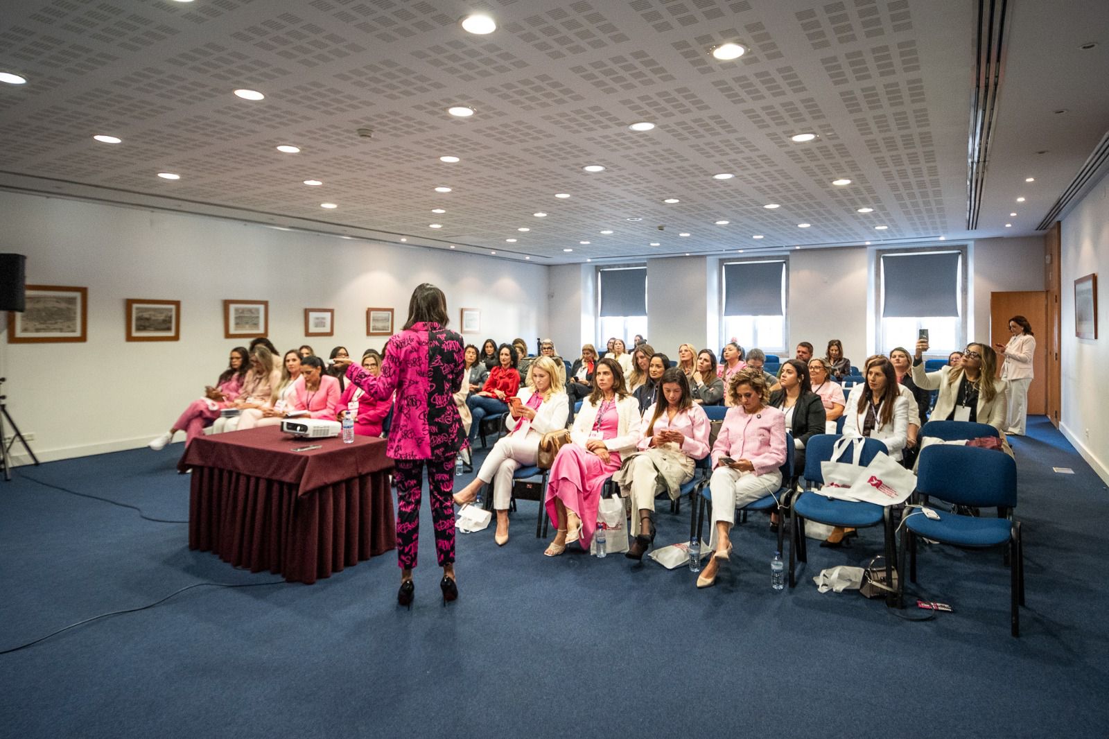 WhatsApp-Image-2026-03-26-at-11.10.21 Lisboa recebe seminário mulheres no mercado imobiliário e lança "Rica por Opção"