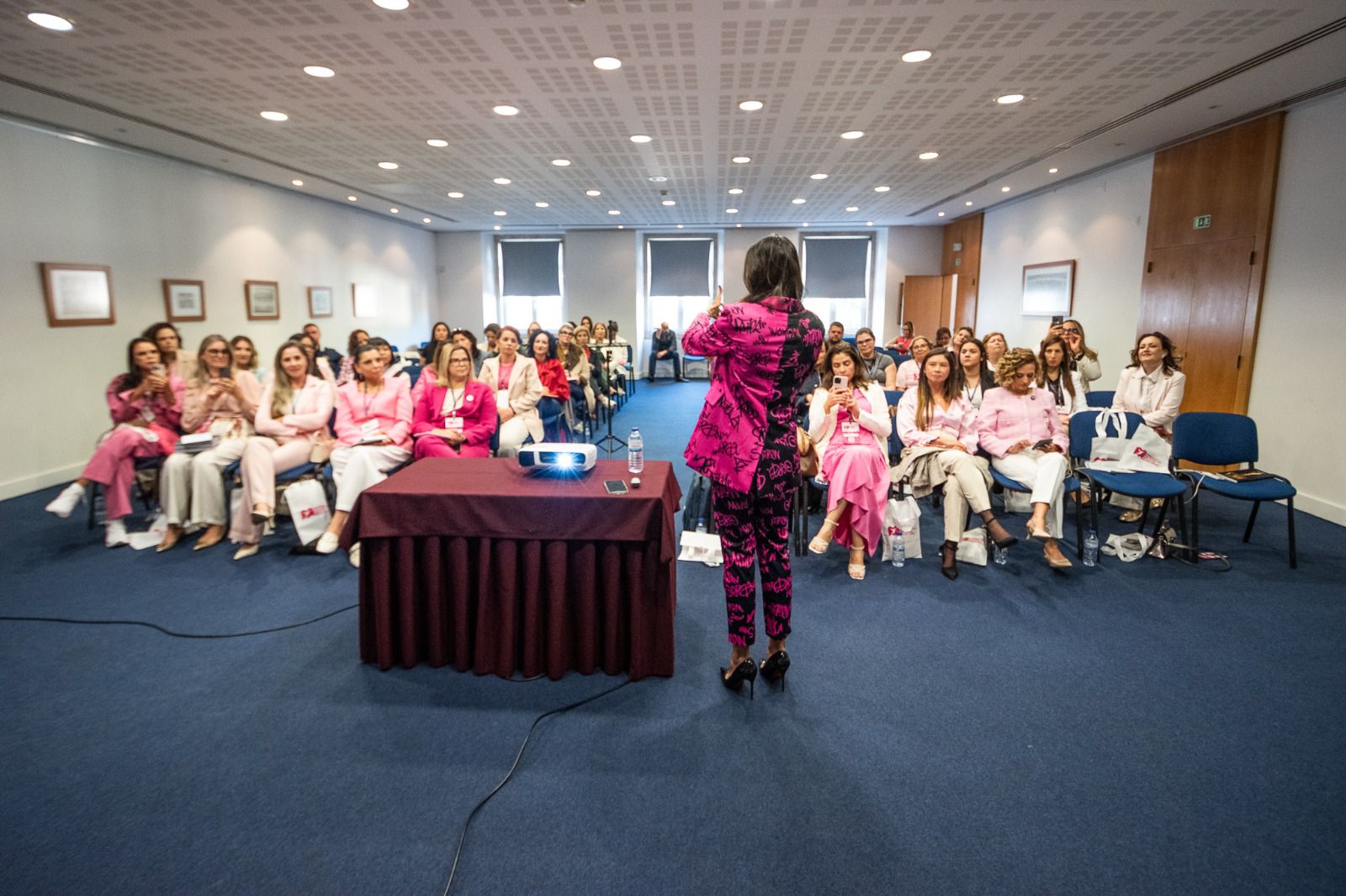 WhatsApp-Image-2026-03-26-at-11.10.22 Lisboa recebe seminário mulheres no mercado imobiliário e lança "Rica por Opção"