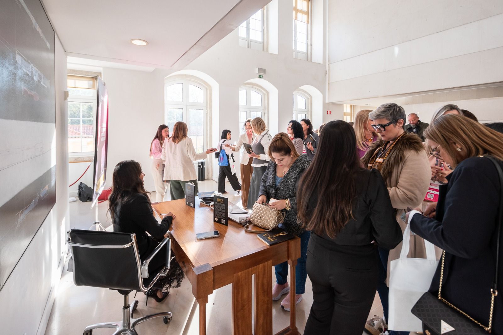 WhatsApp-Image-2026-03-27-at-10.46.37 Lisboa recebe lançamento internacional de "Rica por Opção", livro de Sophia Martins