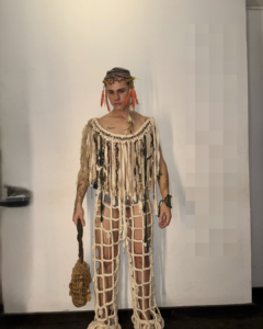 Design-sem-nome-29-240x300 "Após campanhas e desfiles, Pablo Furlan se torna embaixador da marca Carola Peregrina"