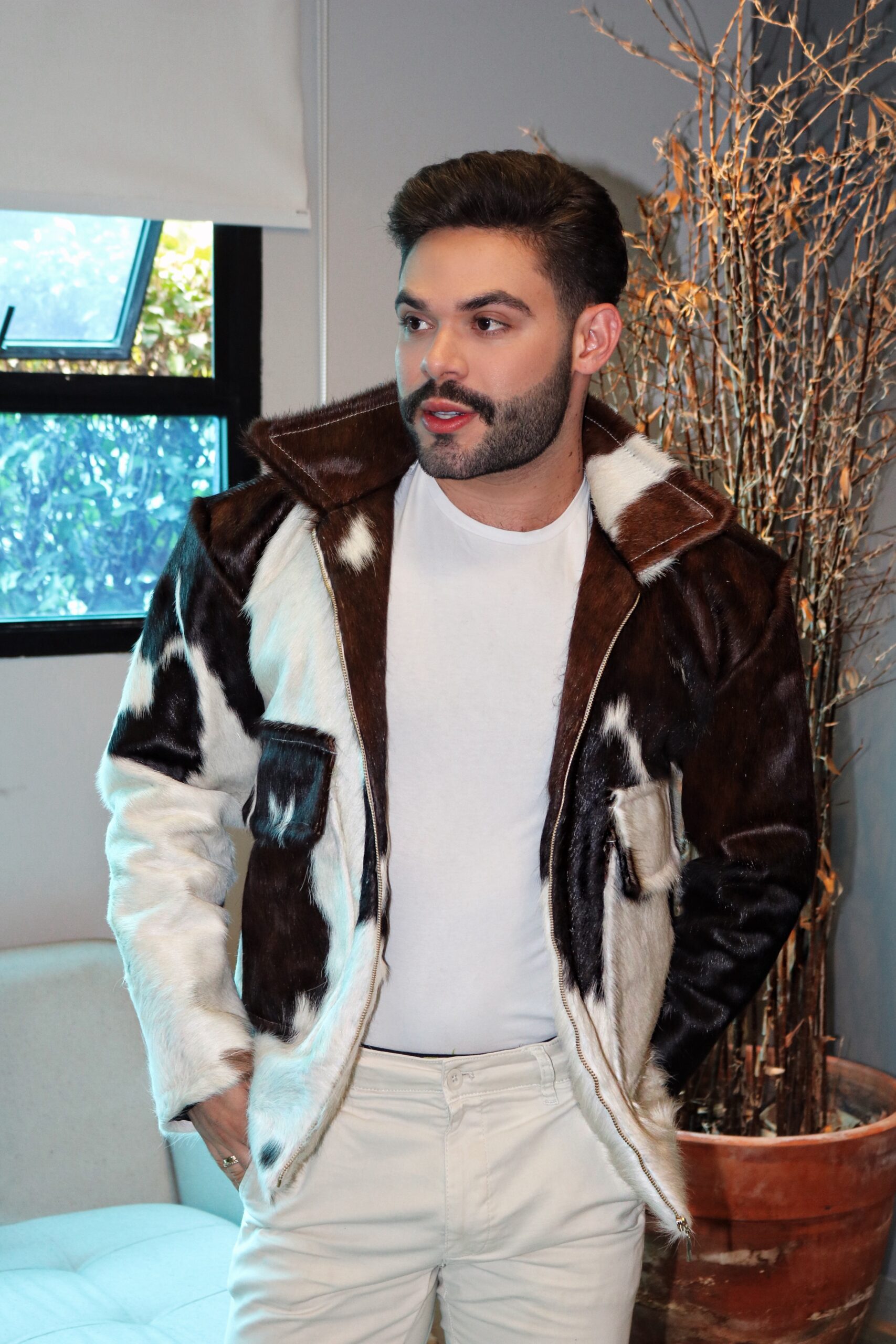 Facetune_04-07-2024-12-39-40.JPG-scaled Arthur Sousa: Uma das vozes mais influentes quando o assunto é reality show no Brasil