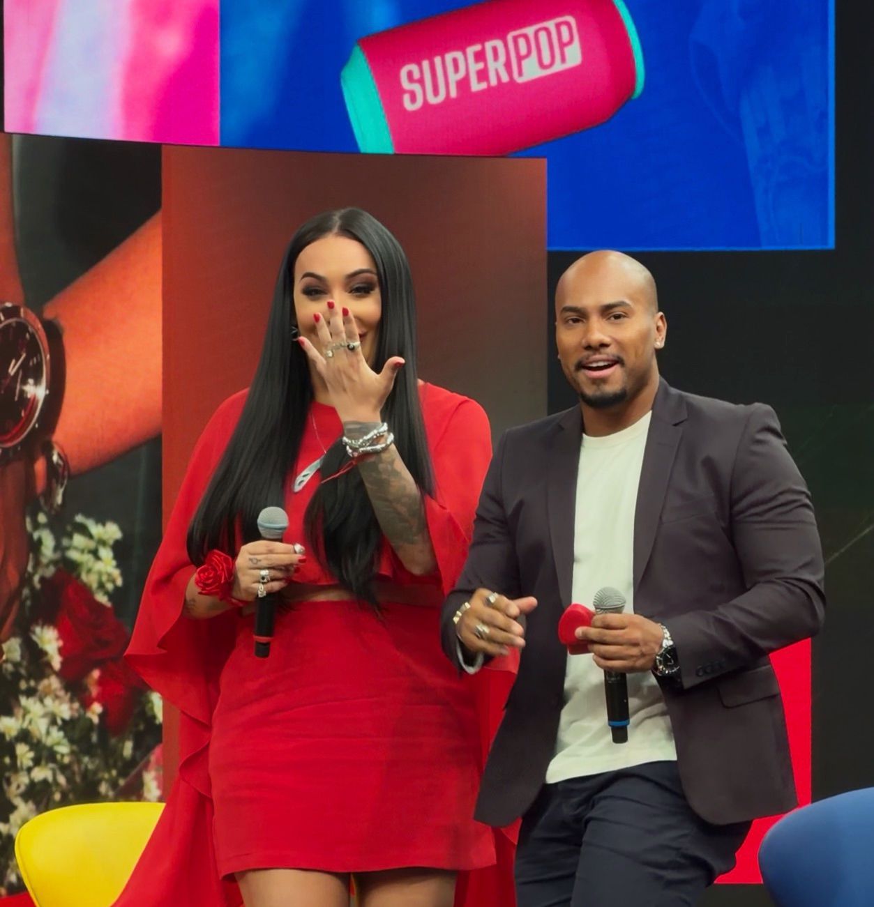 WhatsApp-Image-2026-04-02-at-15.25.48 MC Trans canta para Pombagira em rede nacional, enfrenta pastor ao vivo e é pedida em casamento no SuperPop