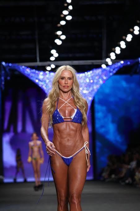 WhatsApp-Image-2026-04-18-at-00.44.39-1 Deborah Secco impressiona aos 46 e impulsiona a estética natural com tecnologia avançada