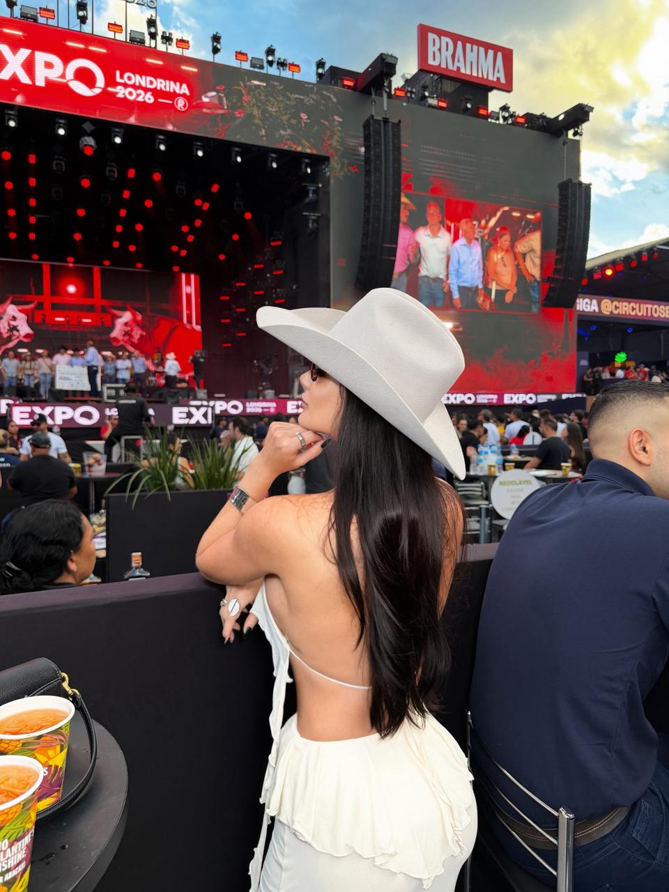 WhatsApp-Image-2026-04-22-at-22.27.01-3 Larissa Sant’Ana transforma rotina real em negócio digital e conquista público