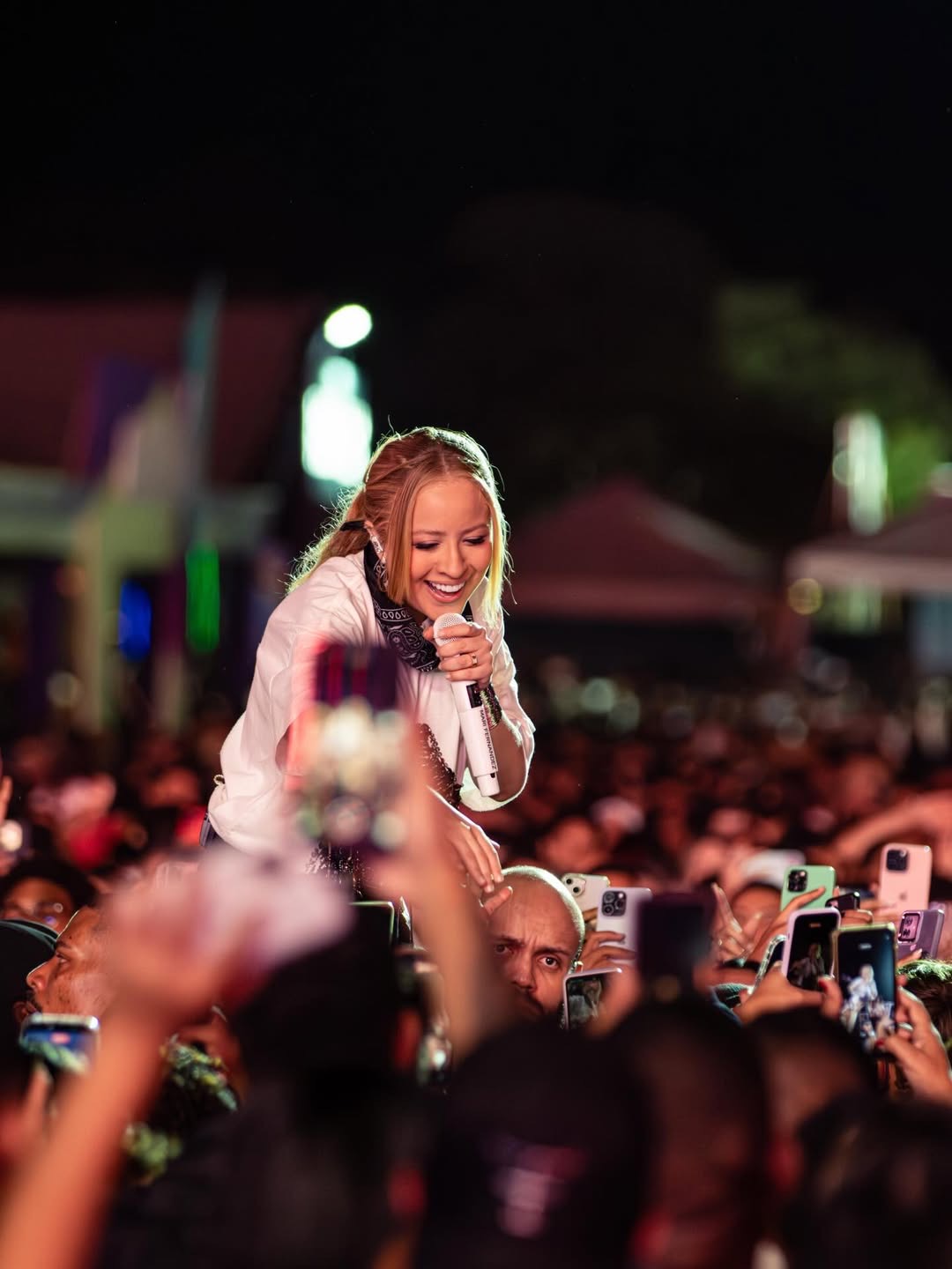 c0bf0e35-f687-458b-b82e-0ddfdeda9fc8 Mari Fernandez grava novo DVD intimista em Fortaleza e reforça conexão com suas origens