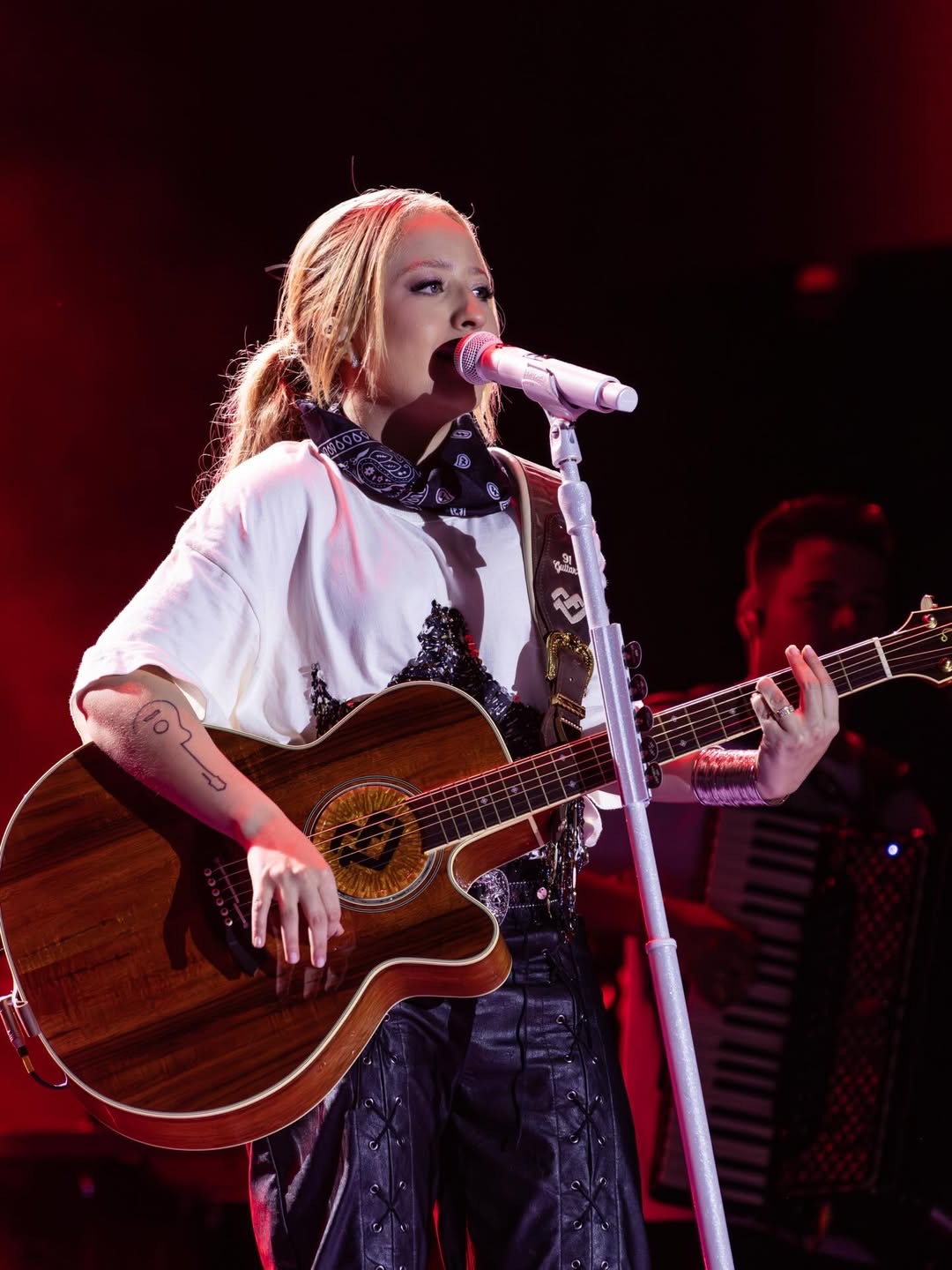 ce10158a-ee57-44d8-8dc6-bc43d9e139cb Mari Fernandez grava novo DVD intimista em Fortaleza e reforça conexão com suas origens