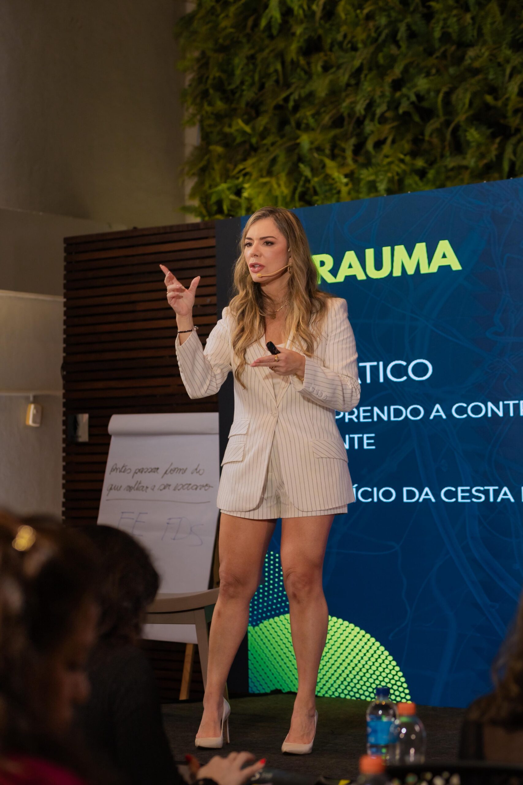 d8bd8175-23a9-4d96-9aeb-d2fa2ff27690-scaled Médicos buscam atualização sobre menopausa em imersão inédita em Alphaville