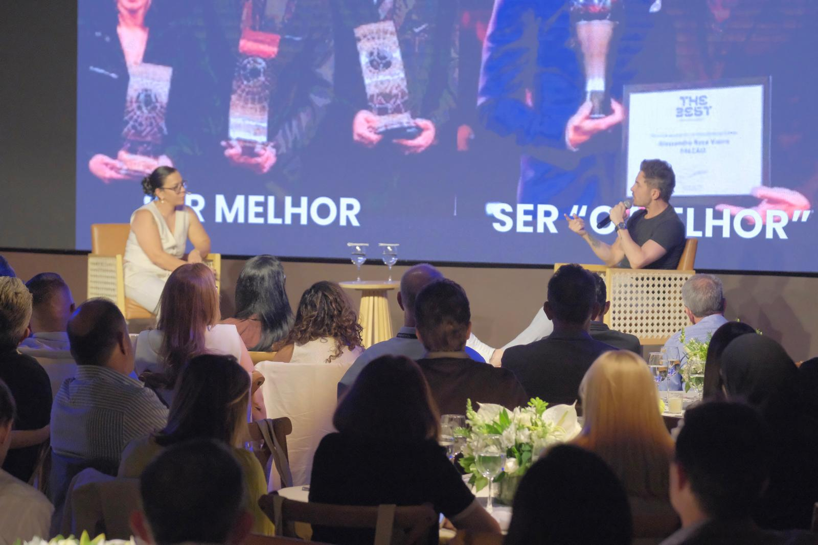 qqq Com Falcão e Izabella Camargo, Simmons abre convenção e reforça o sono como ativo estratégico